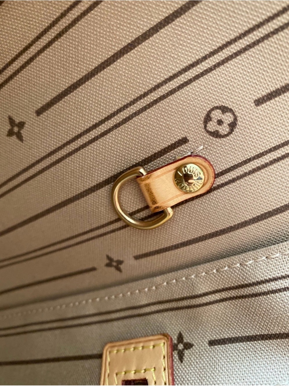 Louis Vuitton Neverfull MM - Picture 9 of 10